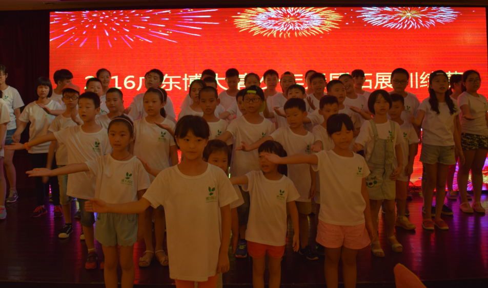 出众少年夏令营感恩手语舞晚会！